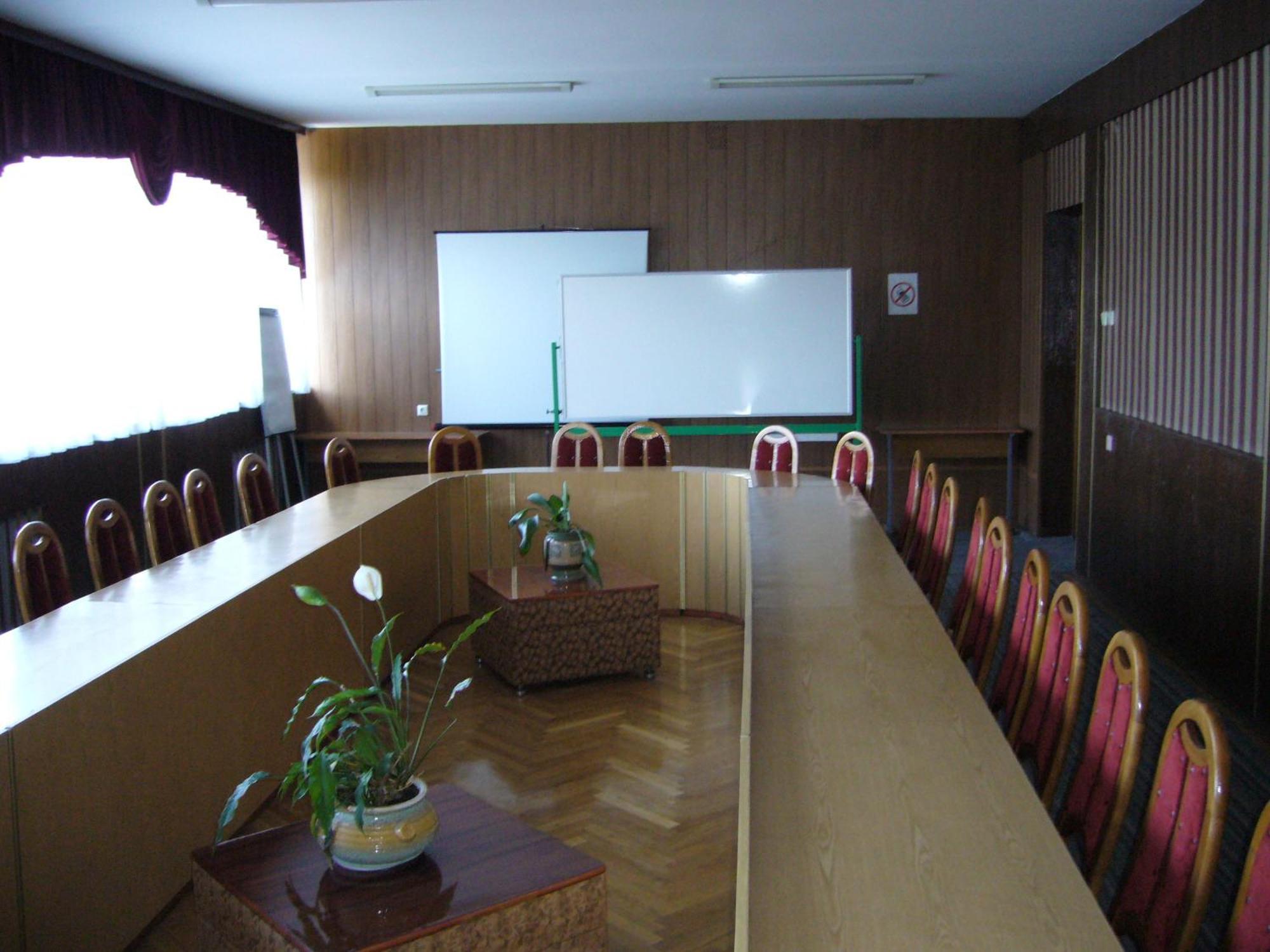 Hotel Profspilkovyi Lutsʼk Εξωτερικό φωτογραφία